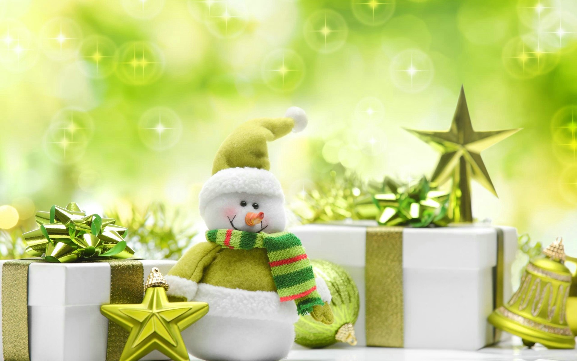 green-christmas-presents_104231